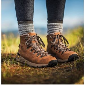 Danner Mountain 600 Women’s Hiking Boots Rich Brown, Size 8.5
